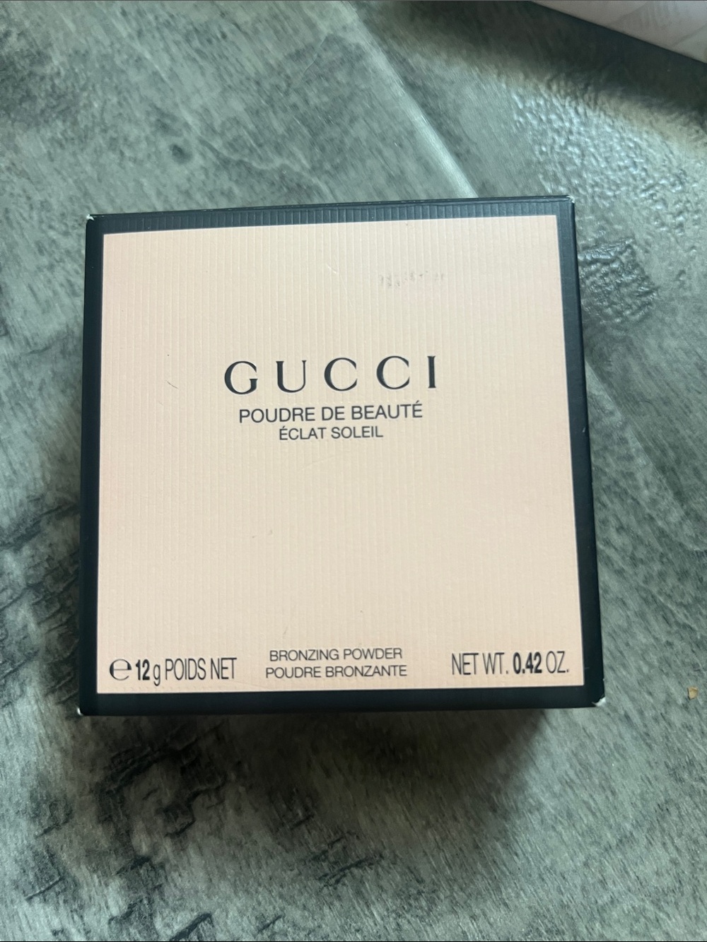 Gucci Poudre de Beauté Éclat Soleil Bronzing Powder - Light Pink & Black Compact